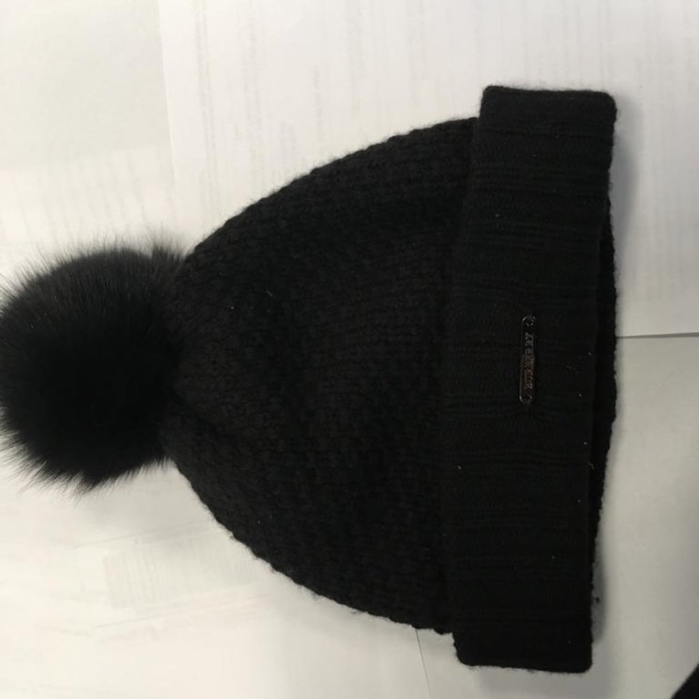 Burberry pompom wool beanie - black